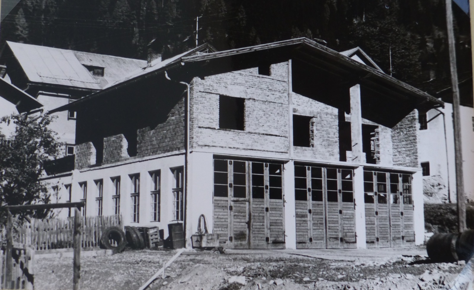 Historisches Foto des Betriebsgebäudes in Sillian